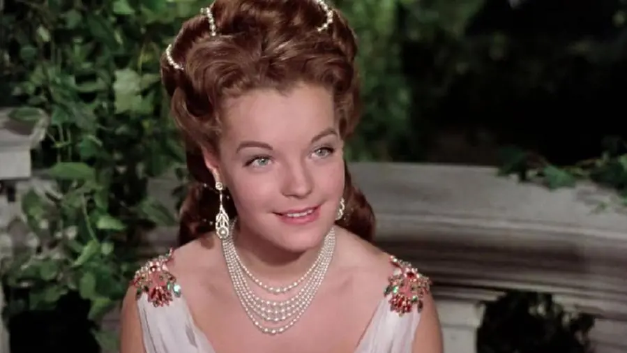 Stasera su Rai 3 \"Sissi, imperatrice d'Austria\": la vera storia della principessa più amata, tra lutti, anoressia e una fine tragica
