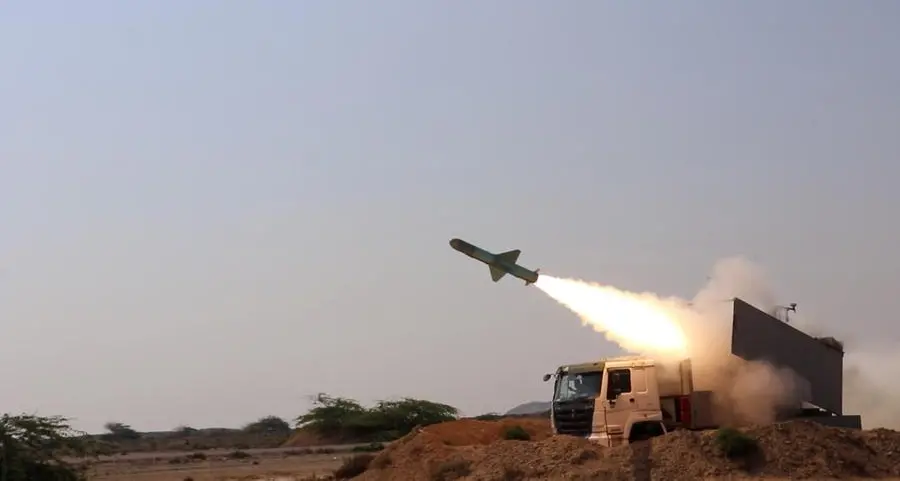 Guerra in Medio Oriente, l’Iran chiude lo Stretto di Hormuz: le ripercussioni su gas e petrolio