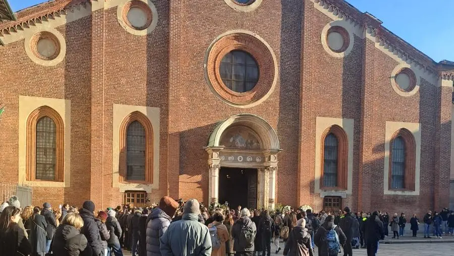 «Viaggerò per te»: Milano si stringe attorno a Chiara per un ultimo saluto