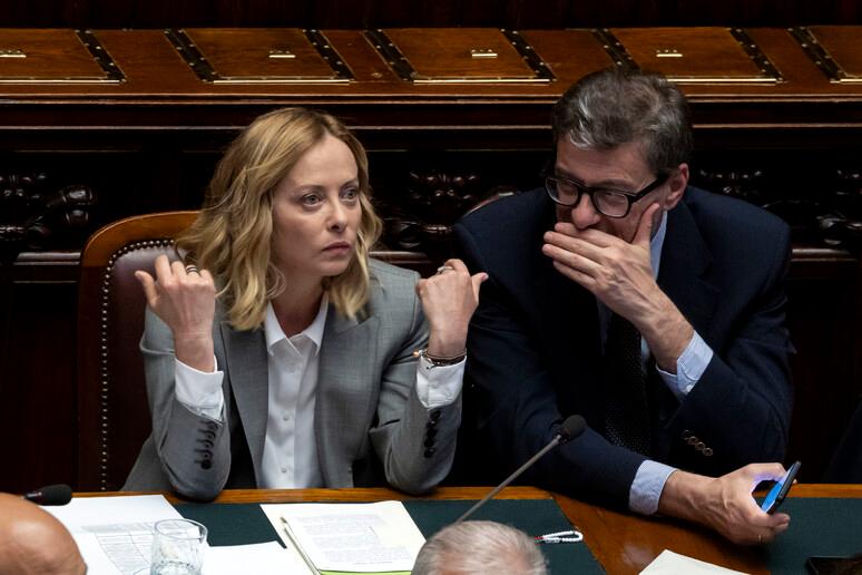 Meloni and Giorgetti want to put a 2 euro tax on parcels under 150 euros: what changes for Italian families in 2026 Meloni and Giorgetti want to put a 2 euro tax on parcels under 150 euros: what changes for Italian families in 2026