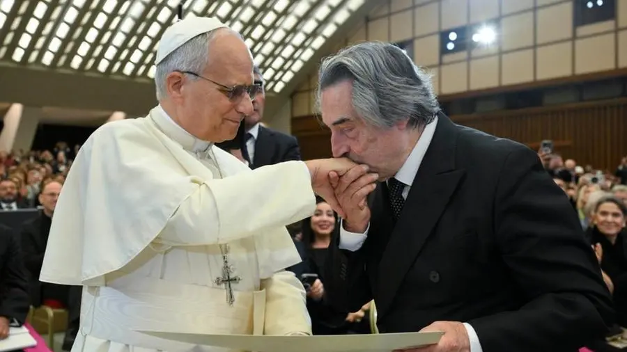 Papa Leone XIV consegna a Riccardo Muti il Premio Ratzinger