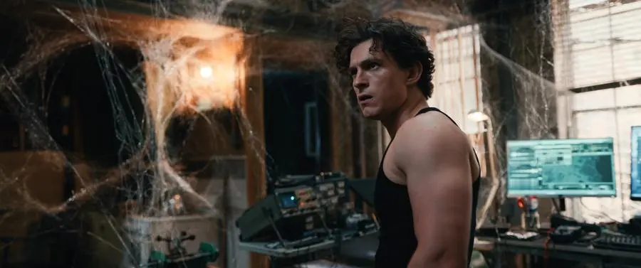 Tom Holland è Spider Man.