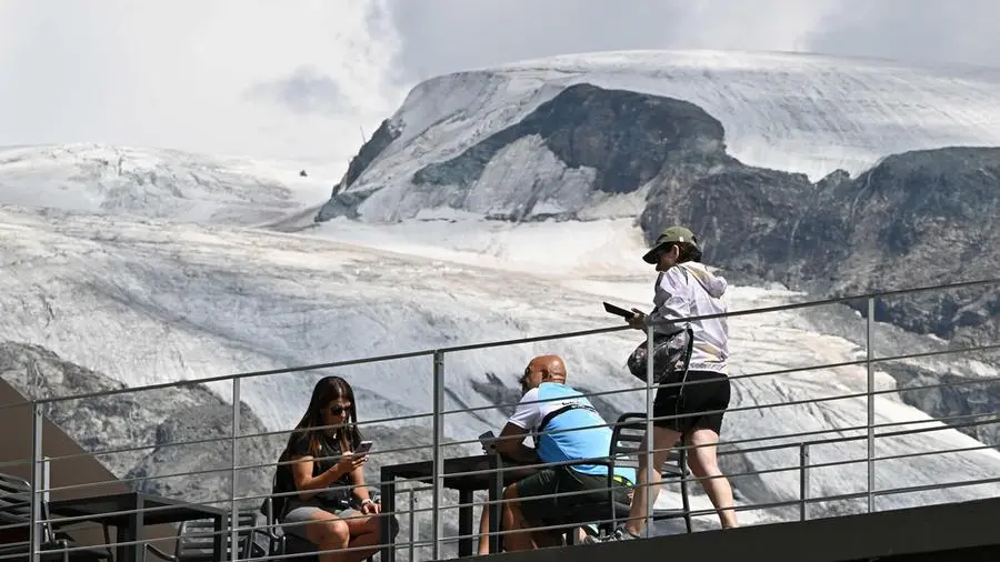 I ghiacciai perduti di Federica Brignone e le 25 città da bollino rosso: l’Italia soffoca nella morsa del caldo