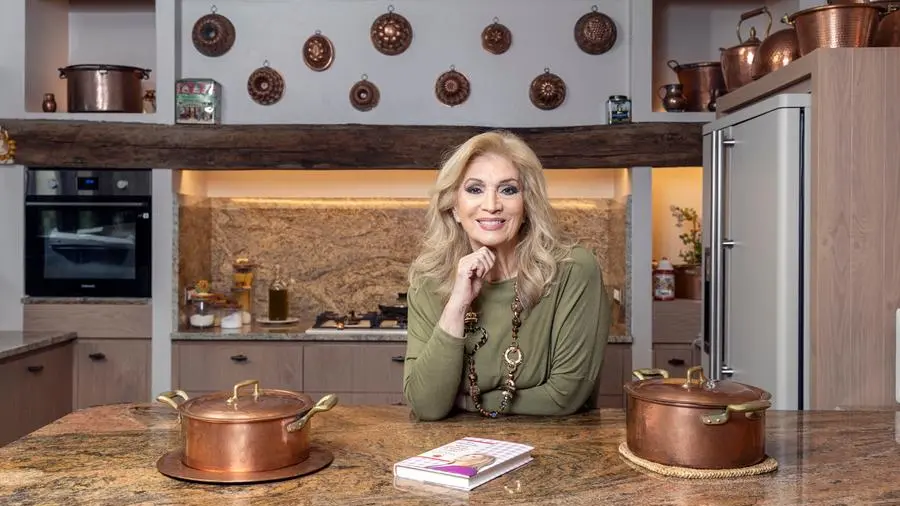 Iva Zanicchi: «Per Zingara ho “sgridato” papa Francesco. Per colpa di un jeans mi tolsero la tessera dell’Azione Cattolica»