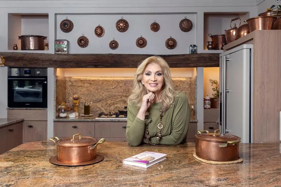 Iva Zanicchi, 86 anni, nella cucina della sua casa di Lesmo (Monza-Brianza) in un momento di quotidianit\\u00E0 famliare lontano dal palco e dagli studi televisivi , FEDERICO GUIDA