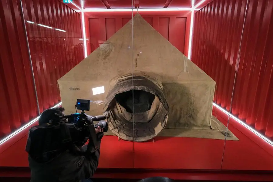 La Tenda Rossa visibile dopo un lungo e complesso restauro al Museo Nazionale della Scienza e Tecnologia di Milano. , ANSA