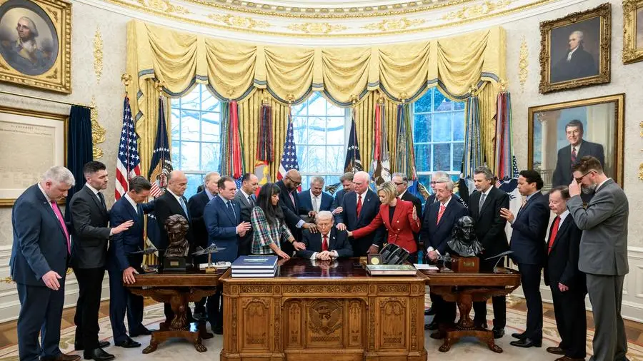 Arruolare Dio, quando la religione viene usata come copertura in guerra e in politica