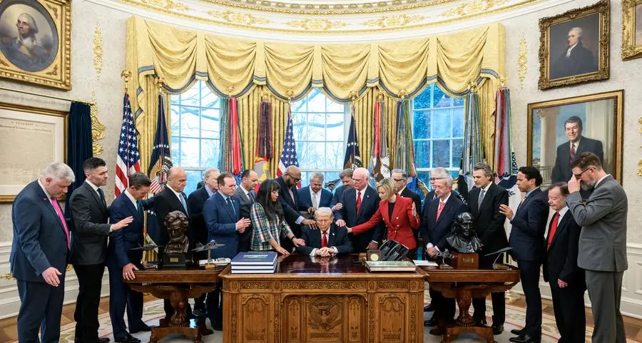 Arruolare Dio, quando la religione viene usata come copertura in guerra e in politica