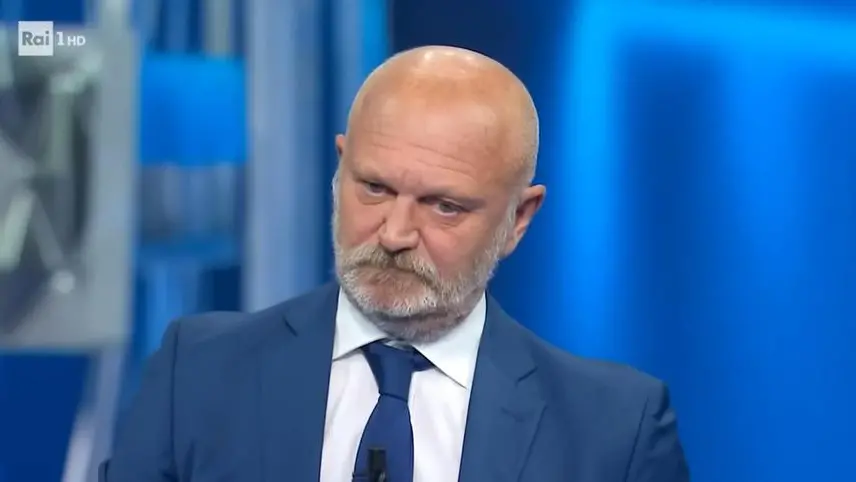 Chi è Andrea Pucci, il comico che ha rinunciato a Sanremo dopo le polemiche e gli attacchi social