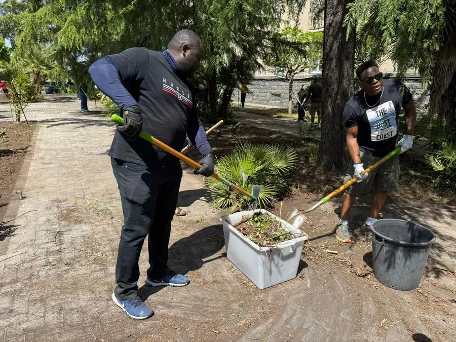 Two US marines from the Sigonella military base cleaned the brambles outside the sanctuary of Our Lady of Sorrows in Mascalucia (Catania) last May: it was one of the initiatives for the Marian month. (Photo by Alessandro Puglia)