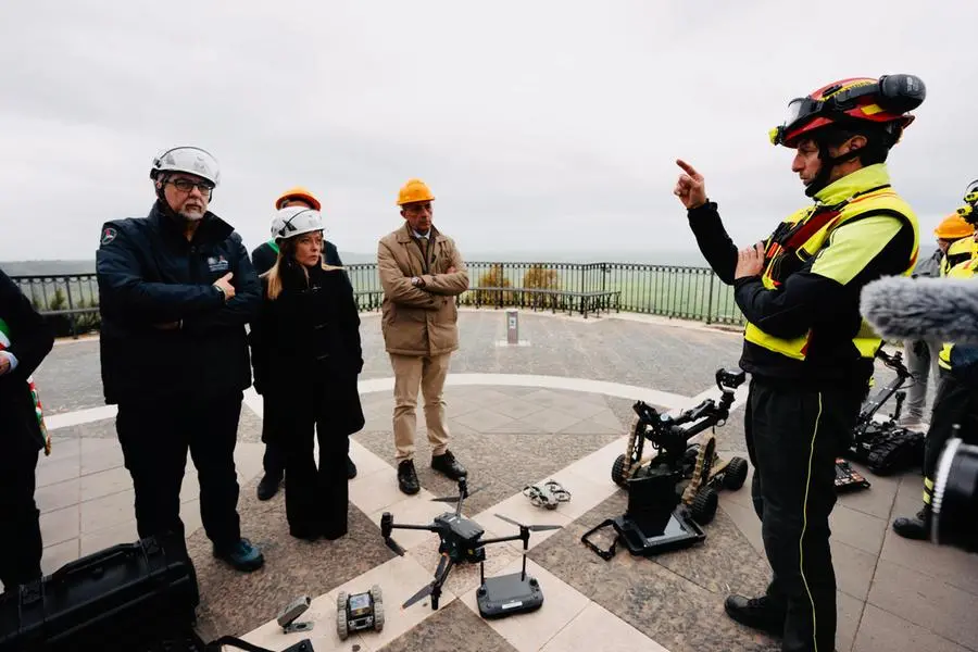 La presidente del Consiglio Giorgia Meloni è in visita in Sicilia per una ricognizione nelle aree colpite dal ciclone Harry, a partire Niscemi, 16 febbraio 2026. ANSA / Ufficio Stampa Palazzo Chigi (Filippo Attili) +++ UFFICIO STAMPA Palazzo Chigi +++ FOTO NON IN VENDITA - DA USARE SOLO PER FINI GIORNALISTICI +++ NPK +++