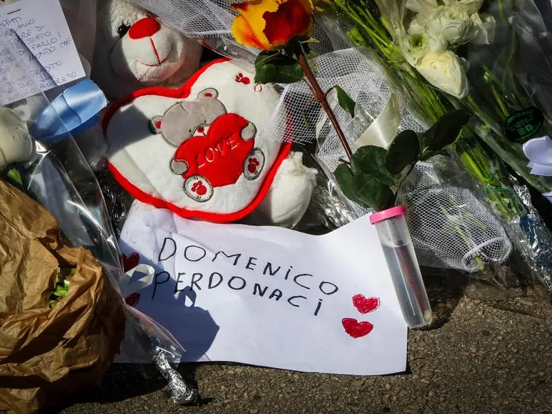 La morte del piccolo Domenico è una sconfitta per due madri