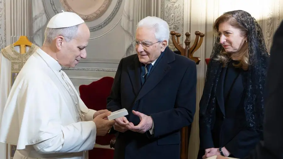 Papa Leone: «La guerra è tornata di moda, compromesso lo stato di diritto»