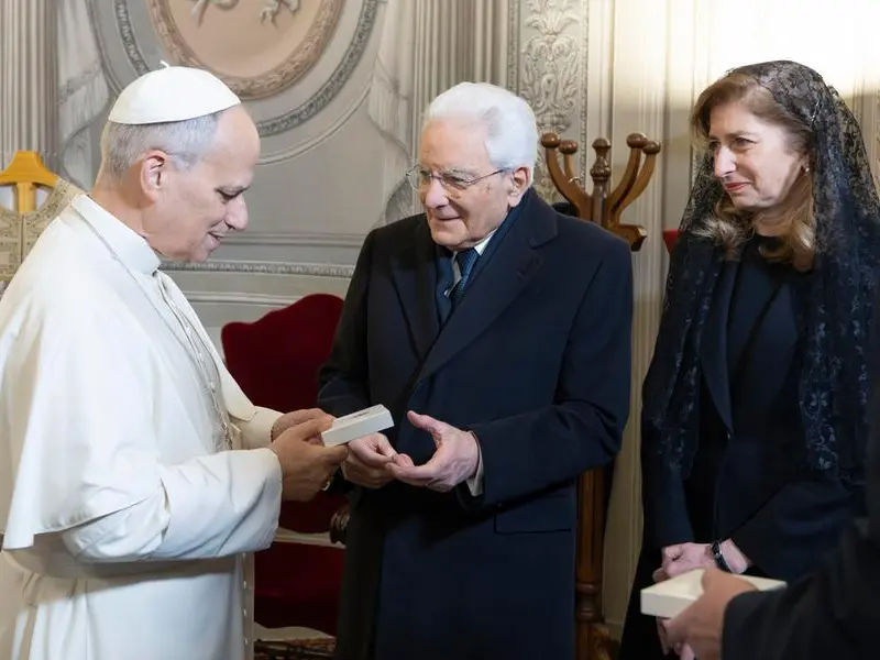 Papa Leone: «La guerra è tornata di moda, compromesso lo stato di diritto»