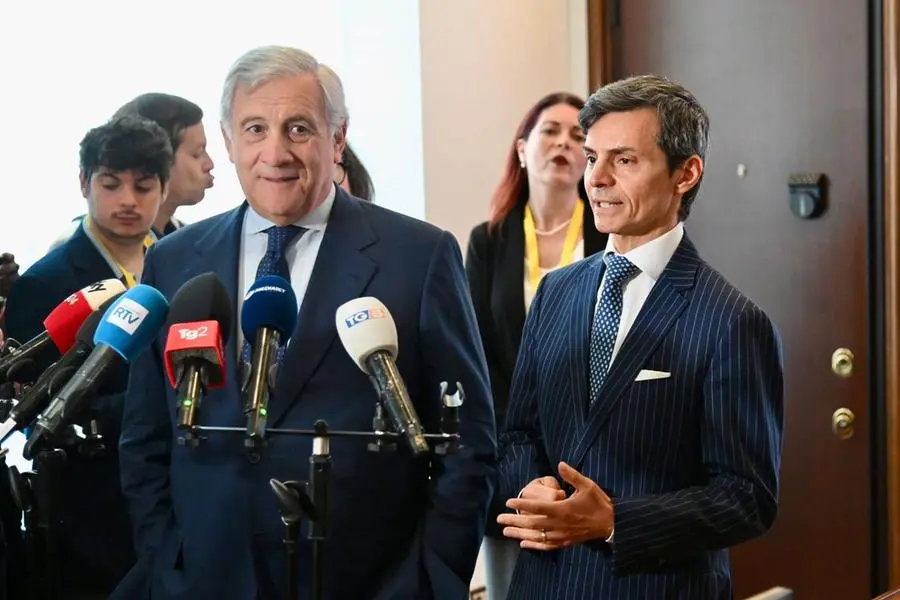 Il ministro degli esteri Antonio Tajani accanto al Direttore dell\\'Unit\\u00E0 di Crisi della Farnesina, Nicola Minasi , MInistero degli Esteri