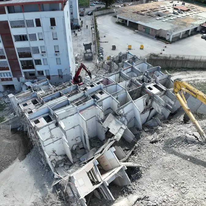 Crollo alle Vele di Scampia, don Manganiello: «Siamo allo sbando, qui va sempre peggio»
