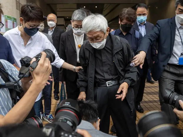Hong Kong (e la Cina) condannano la memoria: sette anni di carcere a un Cardinale e due attivisti per aver ricordato Tiananmen