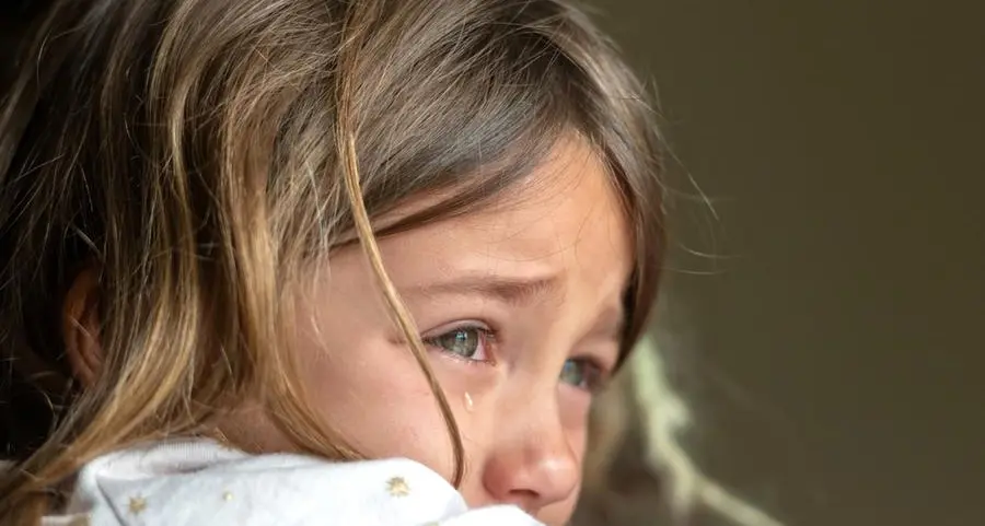 La nascita di una generazione sola: le reti sociali fragili alimentano il maltrattamento