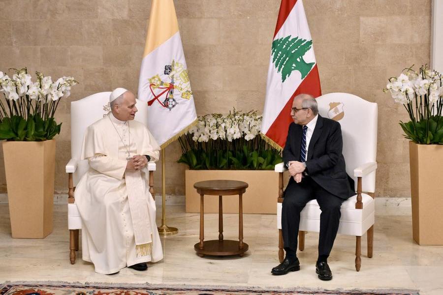 The Pope in Lebanon: «The resilience of your country is a sign of peace»