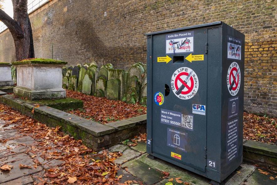 Boys and knives, England is focusing on prevention: a 320 million pound programme Boys and knives, England is focusing on prevention: a 320 million pound programme