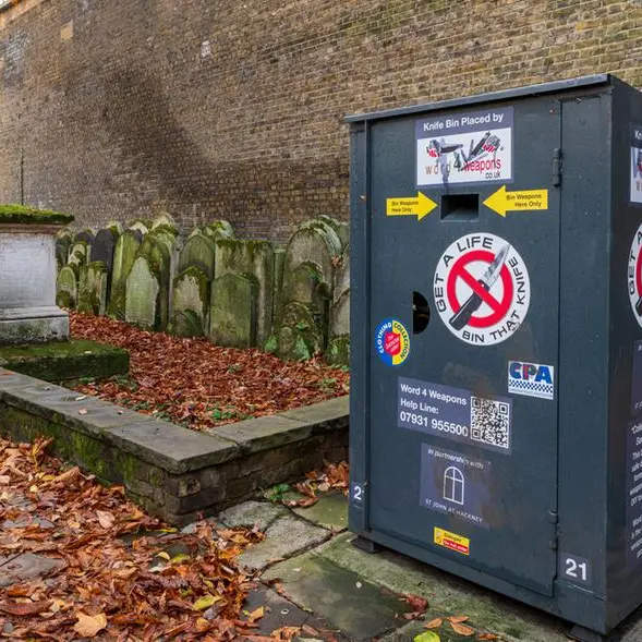 Ragazzi e coltelli, l’Inghilterra punta sulla prevenzione: un programma da 320 milioni di sterline