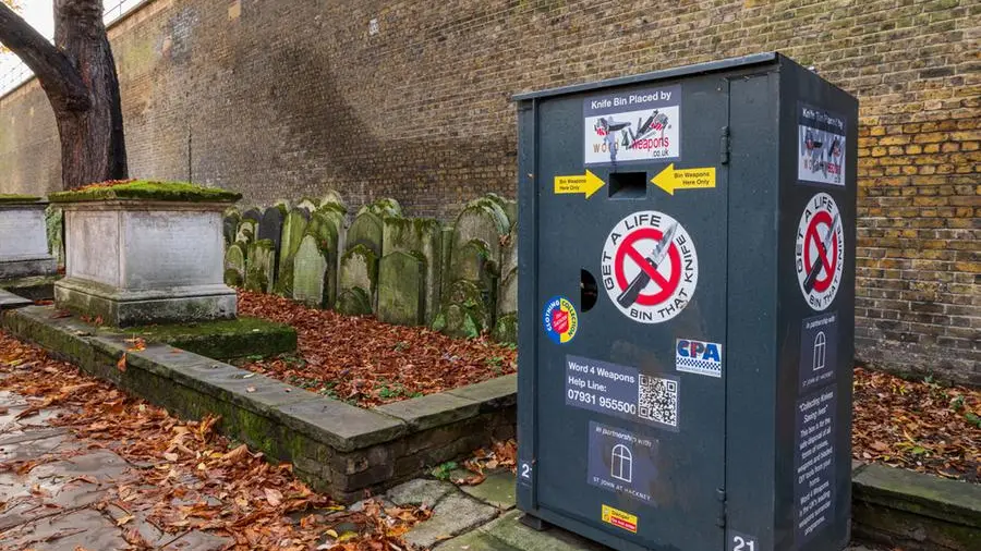 Ragazzi e coltelli, l’Inghilterra punta sulla prevenzione: un programma da 320 milioni di sterline