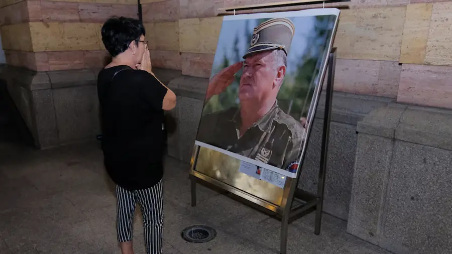 Il funerale del boia di Srebrenica e l’incubo dei Balcani: la Serbia celebra il genocida Mladić