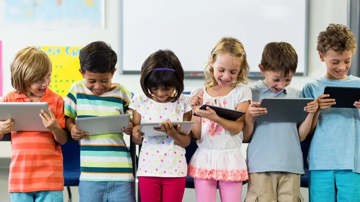 Svezia, via i tablet a scuola tornano carta e penna