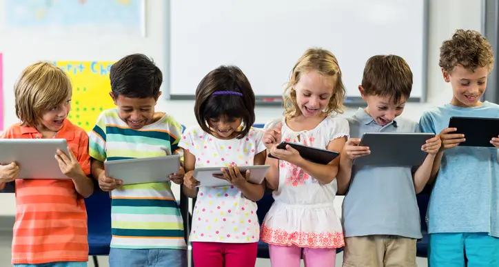 Svezia, via i tablet a scuola tornano carta e penna