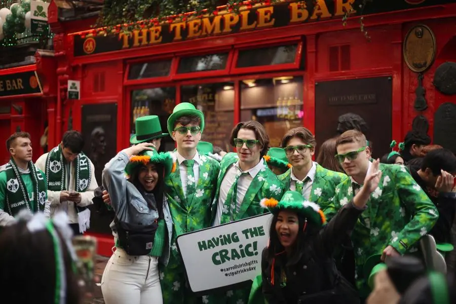 Alcuni ragazzi durante la Parata di San Patrizio a Dublino