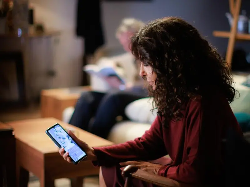 Di cosa parla la serie A testa alta, stasera su Canale 5, con Sabrina Ferilli