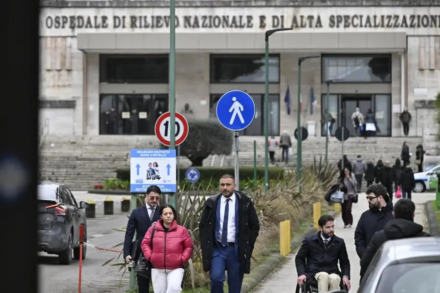 All\\'ospedale Monaldi di Napoli, la madre del bimbo ricoverato in gravissime condizioni dopo il trapianto di un cuore danneggiato, 16 FEBBRAIO 2026. ANSA / CIRO FUSCO , ANSA