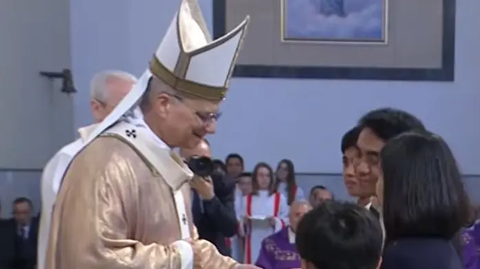 Papa Leone nella parrocchia di ponte Mammolo: «Dio non può essere arruolato nella guerra. Voi continuate a diffondere luce»