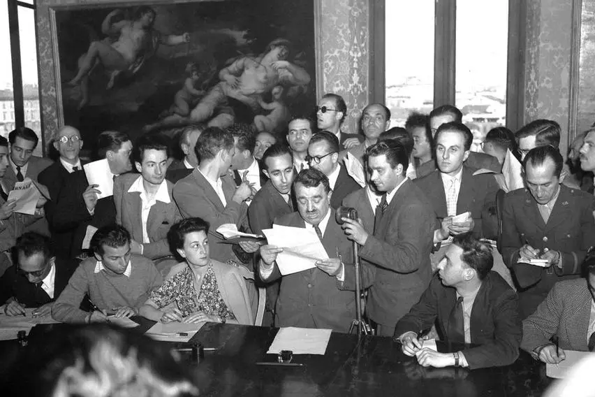 1946 REFERENDUM MONARCHIA - REPUBBLICA. GIUSEPPE ROMITA LEGGE I RISULTATI DEL VOTO. , ANSA
