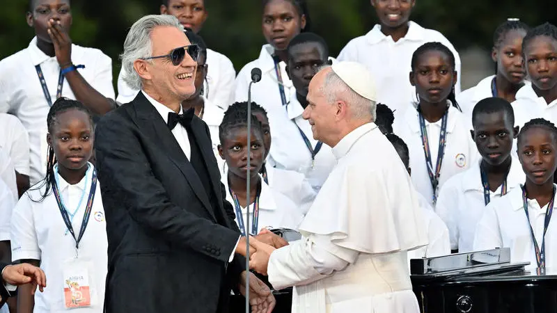 Andrea Bocelli, intervista esclusiva: «Per costruire la pace partiamo dall’educazione e dalla musica»