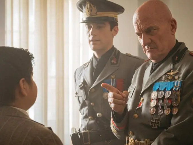 Stasera in tv il film “L’ultima volta che stiamo stati bambini” di Claudio Bisio: «Mi sono ispirato a “La vita è bella” di Benigni»