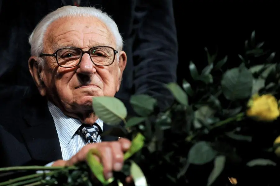 Sir Nicholas Winton \\u00E8 morto nel 2015 all\\'et\\u00E0 di 106 anni , EPA