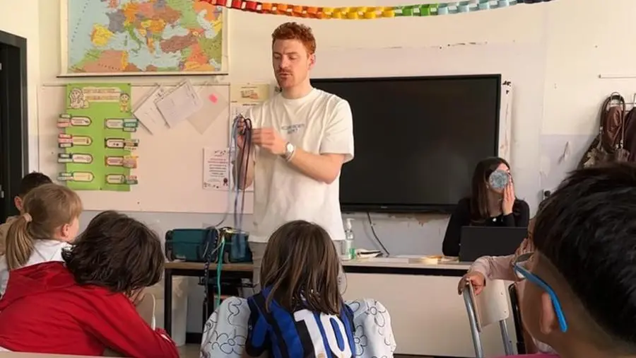 Crochet Therapy, l’uncinetto che cura: da Nord a Sud un filo che unisce generazioni e guarisce dalla solitudine