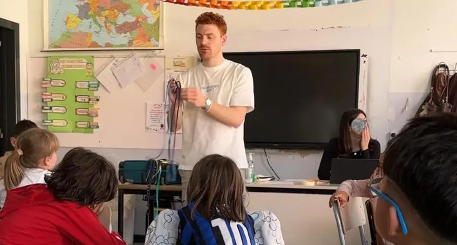 Crochet Therapy, l’uncinetto che cura: da Nord a Sud un filo che unisce generazioni e guarisce dalla solitudine