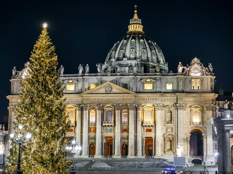 Albero di Natale, simbolo pagano o cristiano? La vera storia dalle radici antiche a noi