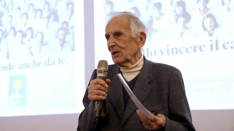 Garattini: «Volevo diventare prete. Fare il catechista mi ha aiutato a comunicare. Il 40% dei tumori si può evitare»