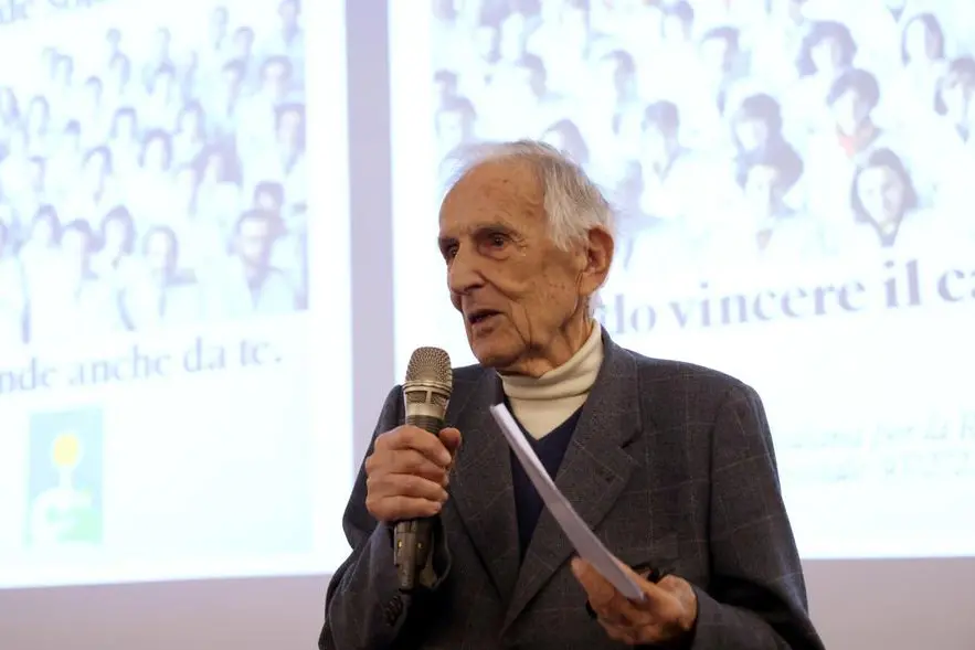 Il professore Silvio Garattini durante un evento , ANSA