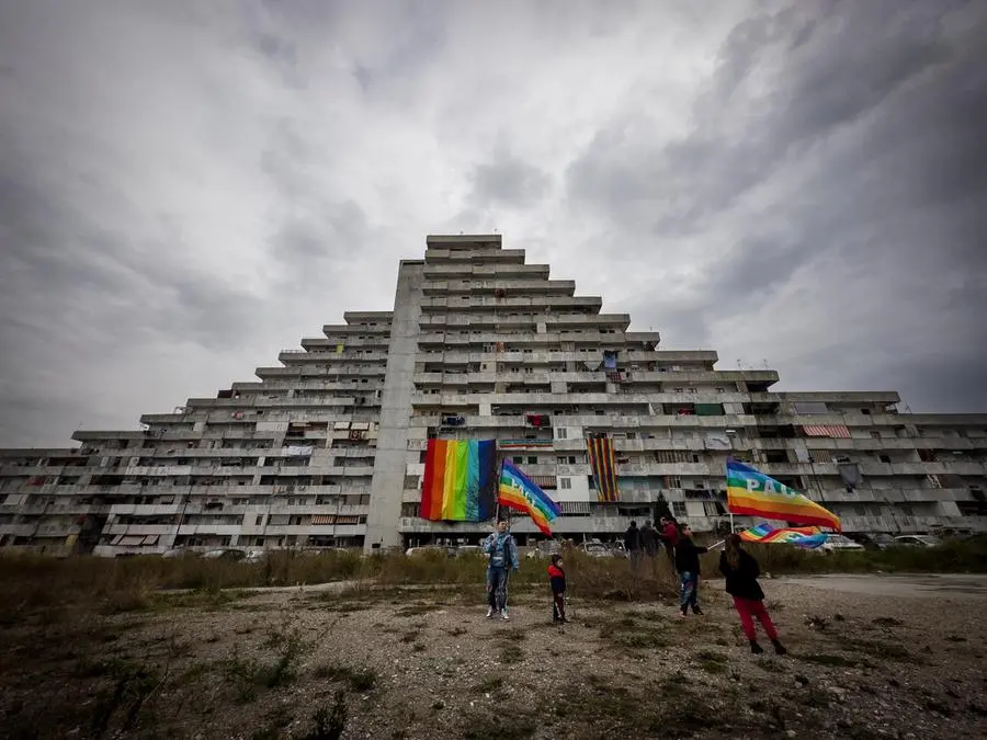 Don Gargiulo: «A Scampia serve un'anima, la ricostruzione materiale è solo metà dell'opera»