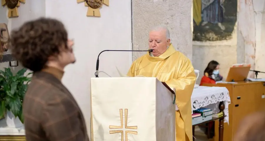 Il Vaticano dice no ai laici: l’omelia della Messa resta un compito di sacerdoti e diaconi