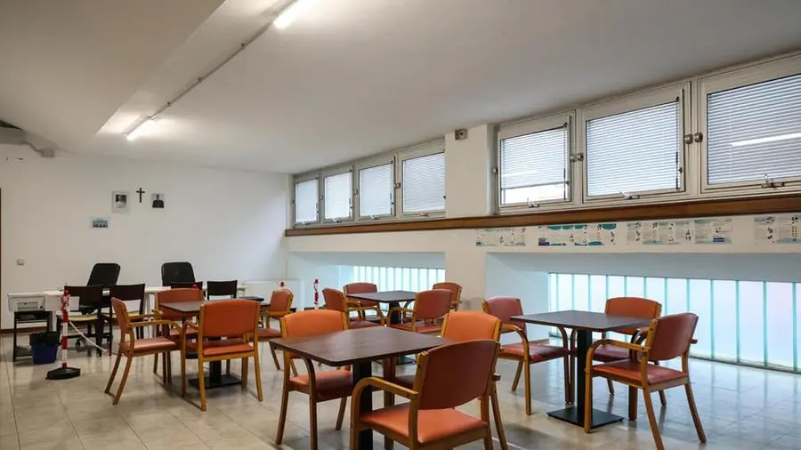 Migranti, a Trieste oltre 5mila persone accolte in Spazio 11: «Qui si cura la dignità»