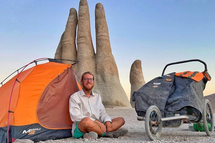 Pieroad and his journey on foot around the world between deserts, encounters and an undertaking that has become everyone’s business Pieroad and his journey on foot around the world between deserts, encounters and an undertaking that has become everyone’s business