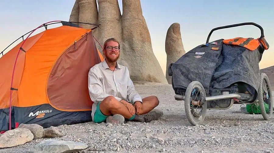 Pieroad e il suo viaggio a piedi intorno al mondo tra deserti, incontri e un’impresa diventata di tutti
