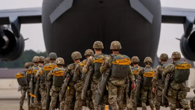 Trump invia paracadutisti in Medio Oriente: cresce l’escalation con l’Iran