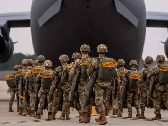 Trump invia paracadutisti in Medio Oriente: cresce l’escalation con l’Iran