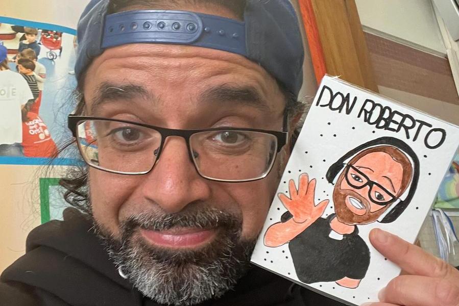 Don Roberto Fiscer, the social media star priest: «The Church must speak the language of children» Don Roberto Fiscer, the social media star priest: «The Church must speak the language of children»